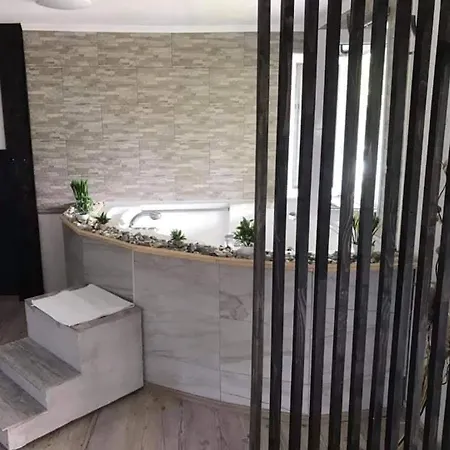 Studio Jacuzzi Royal Town Apartment