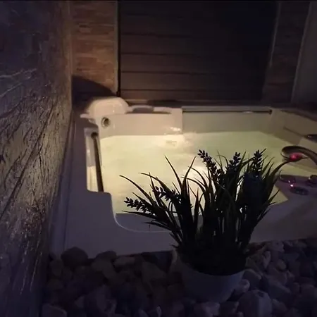 Studio Jacuzzi Royal Town Apartment *